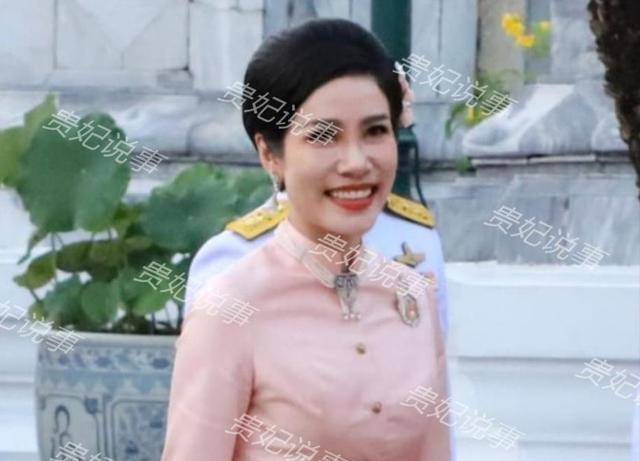 诗妮娜新造型惊艳！换上樱花礼服如沐春风<strong></p>
<p>泰合币</strong>，泰王笑得合不拢嘴