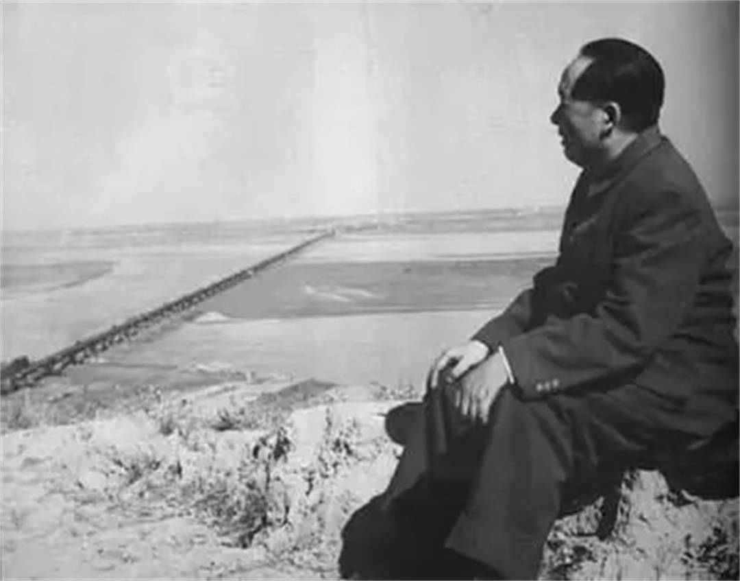 毛主席4次拒上人民币<strong></p>
<p>上币网</strong>，为何如今人民币上仍有毛主席的肖像呢？