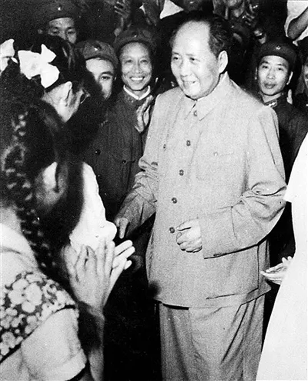 毛主席4次拒上人民币<strong></p>
<p>上币网</strong>，为何如今人民币上仍有毛主席的肖像呢？