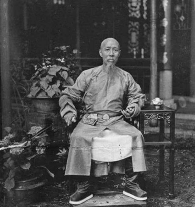清朝官员退休工资每年是50两白银<strong></p>
<p>币别换算</strong>，换算成如今的人民币值多少？