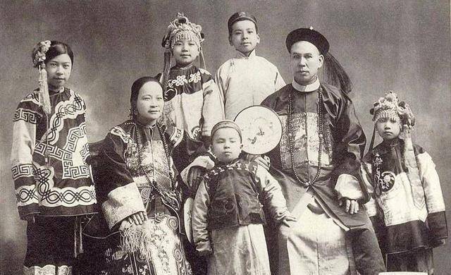 清朝官员退休工资每年是50两白银<strong></p>
<p>币别换算</strong>，换算成如今的人民币值多少？