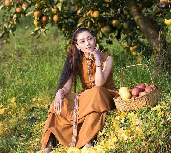 杨丽萍3000万“月亮宫”太美<strong></p>
<p>月亮币</strong>，四面朝海春暖花开，像人间仙境