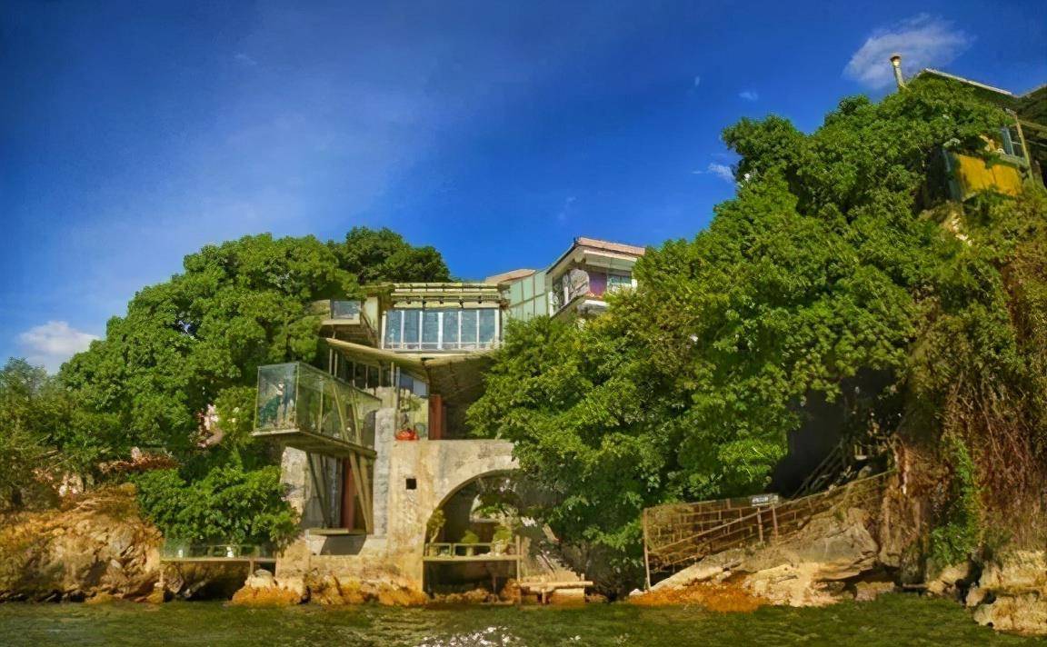 杨丽萍3000万“月亮宫”太美<strong></p>
<p>月亮币</strong>，四面朝海春暖花开，像人间仙境