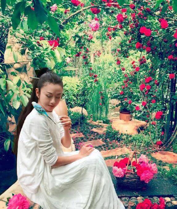 杨丽萍3000万“月亮宫”太美<strong></p>
<p>月亮币</strong>，四面朝海春暖花开，像人间仙境