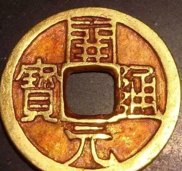 人民币上有一个“错别字”<strong></p>
<p>币天下</strong>，不少小学生都知道，为何现在还不改？