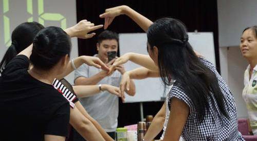 都知道理财股票培训是骗人的<strong></p>
<p>股票理财</strong>，可为什么让人深信不疑？真相来了！