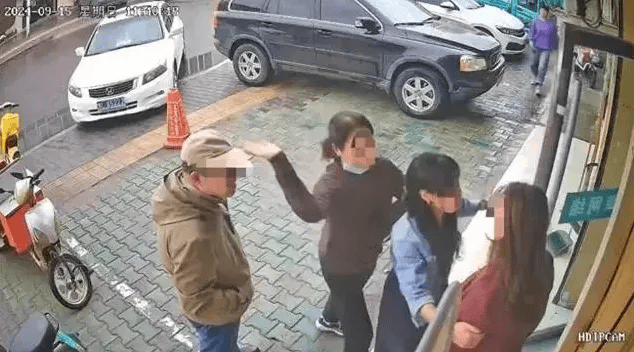 公职夫妻因挪车将女子打骨折<strong></p>
<p>币安交易所</strong>，想40万私了？通报来了