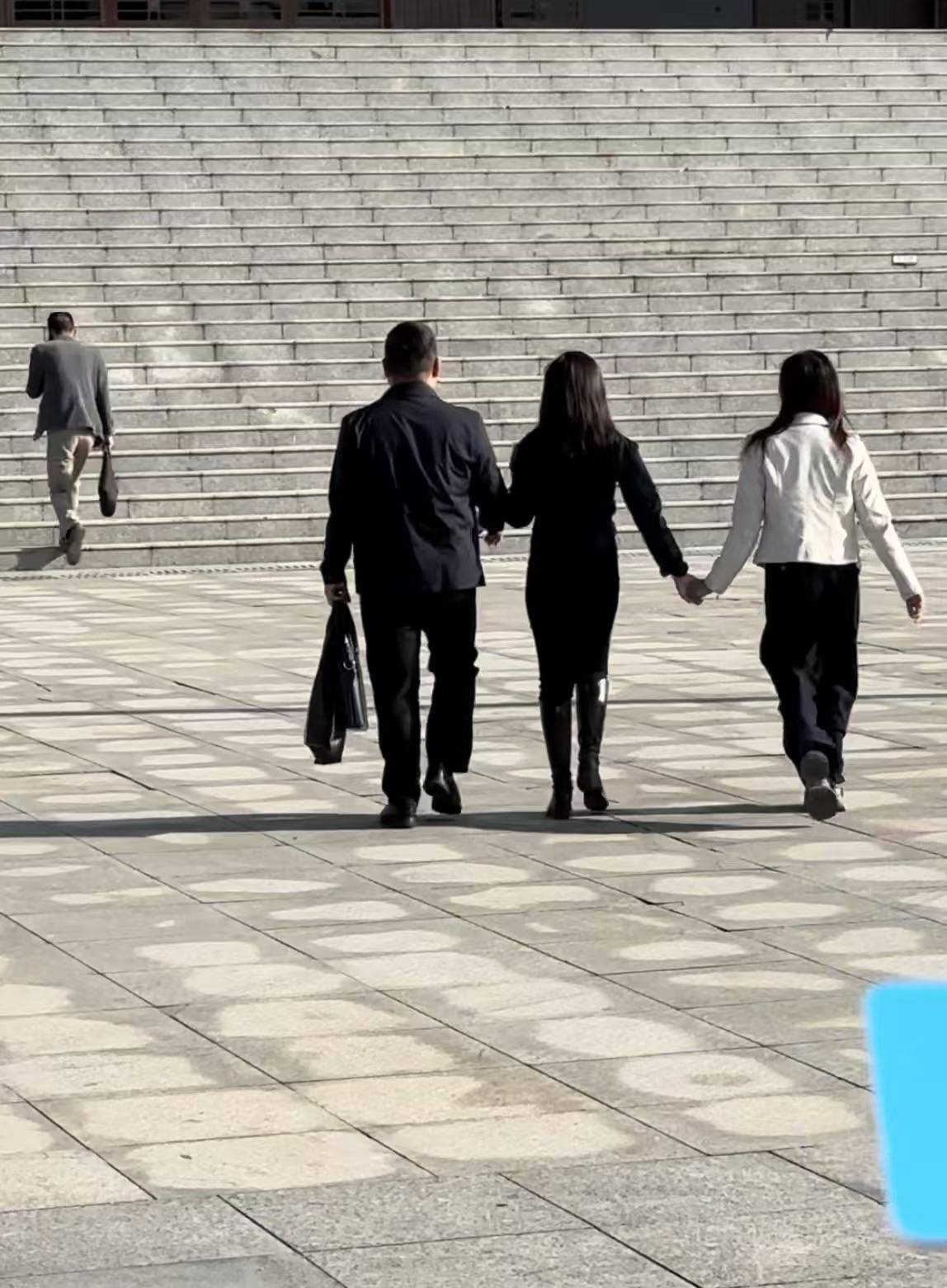 死刑！余华英拐卖儿童案重审宣判<strong></p>
<p>币安交易所</strong>，其当庭表示上诉