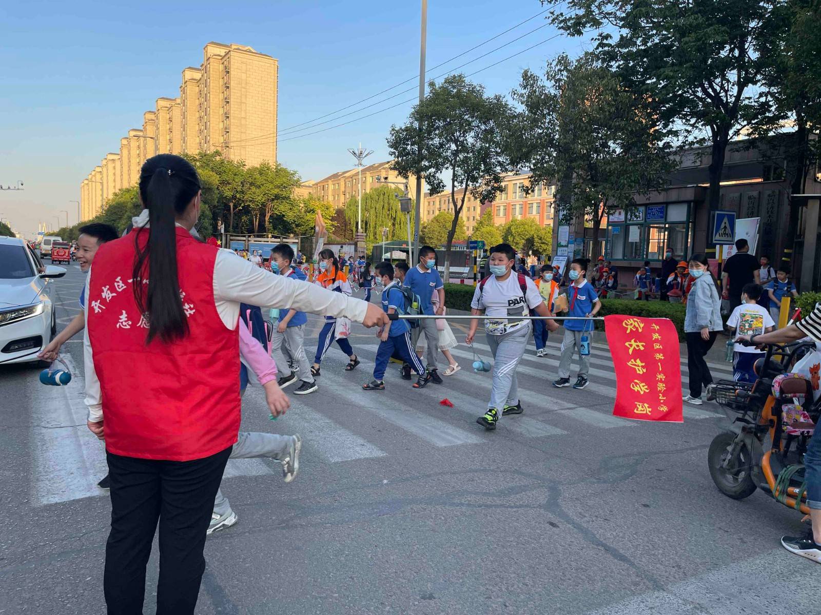调查称近8成网友反对学校设置家长“护学岗”：真遇到歹徒咋办<strong></p>
<p>币安交易所</strong>？
