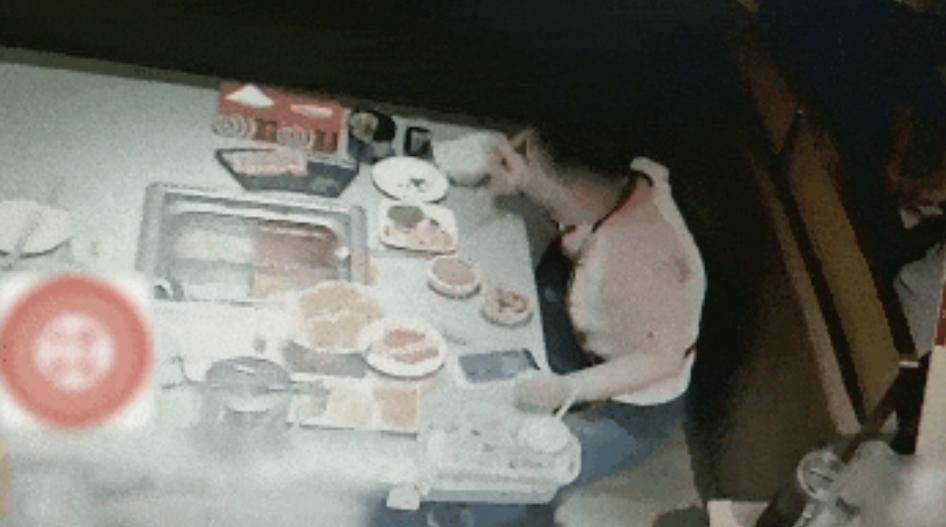 打两碗蘸料<strong></p>
<p>币安ico</strong>，吃一碗毁一碗！女子投虫敲诈火锅店更多细节曝光