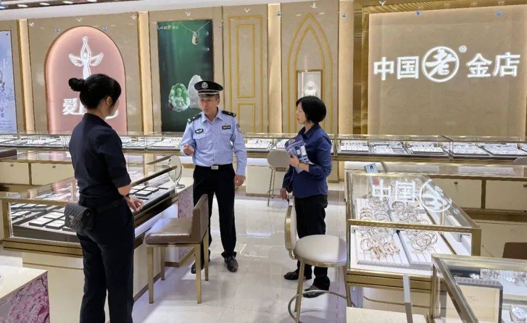 柳州女子到柳南万达买3万元黄金<strong></p>
<p>币安的比特币</strong>，不挑款不问价，店员吓到报警！