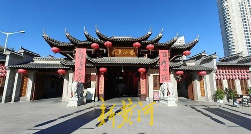 秦皇岛一网红夜市被指违规占用规划绿地却经营4年之久<strong></p>
<p>币安官方网站</strong>，当地回应：无审批手续 | 刚调查