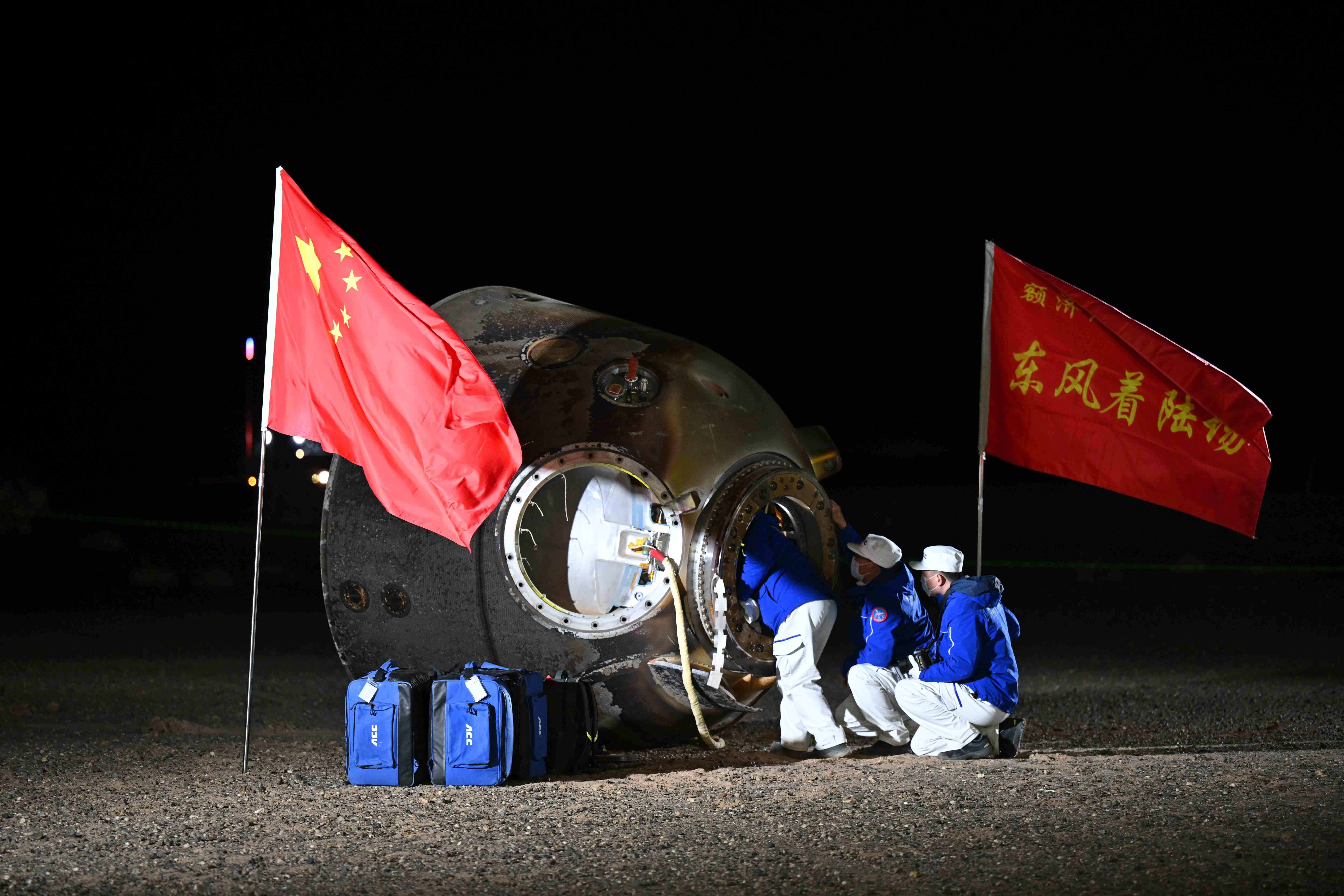 返回舱着陆最后一米<strong></p>
<p>币安市值</strong>，4台着陆反推发动机10毫秒内同时点火