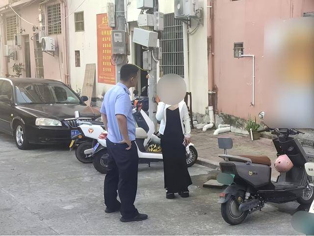一女子肇事逃逸后仍去逛街<strong></p>
<p>币安市值</strong>，被抓后竟称：是路人劝我走的