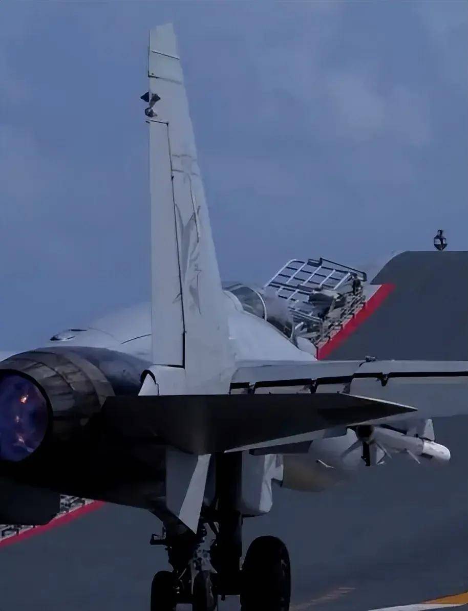 中国首个双航母战斗群横空出世<strong></p>
<p>币安市值</strong>！歼-15B/D居然悄悄装备这么多了？