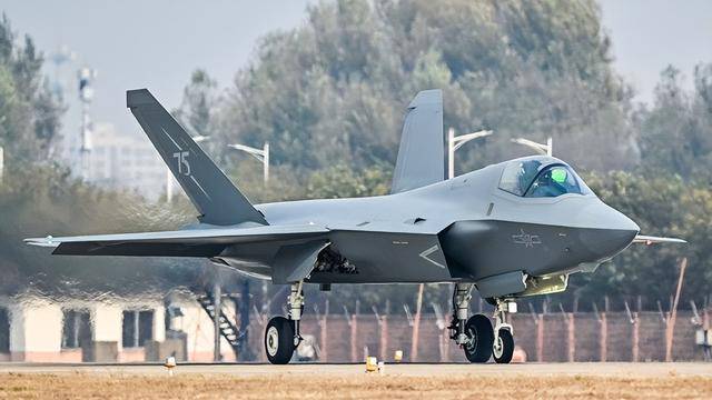 歼-35A正式官宣<strong></p>
<p>币安币怎么玩</strong>，命名格式意味深长：航母新舰载机上舰指日可待？