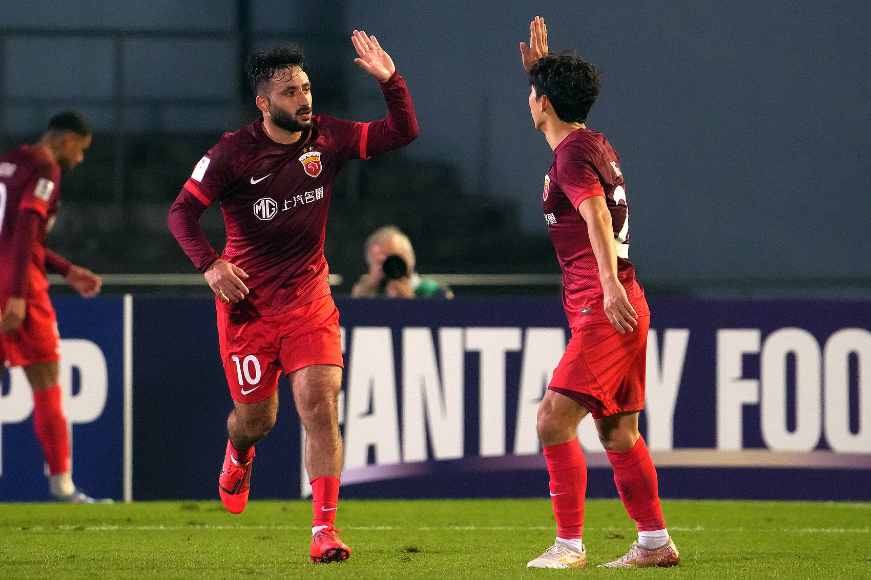 当头棒喝<strong></p>
<p>币安币怎么玩</strong>！亚冠-巴尔加斯世界波遮羞 海港1-3川崎前锋