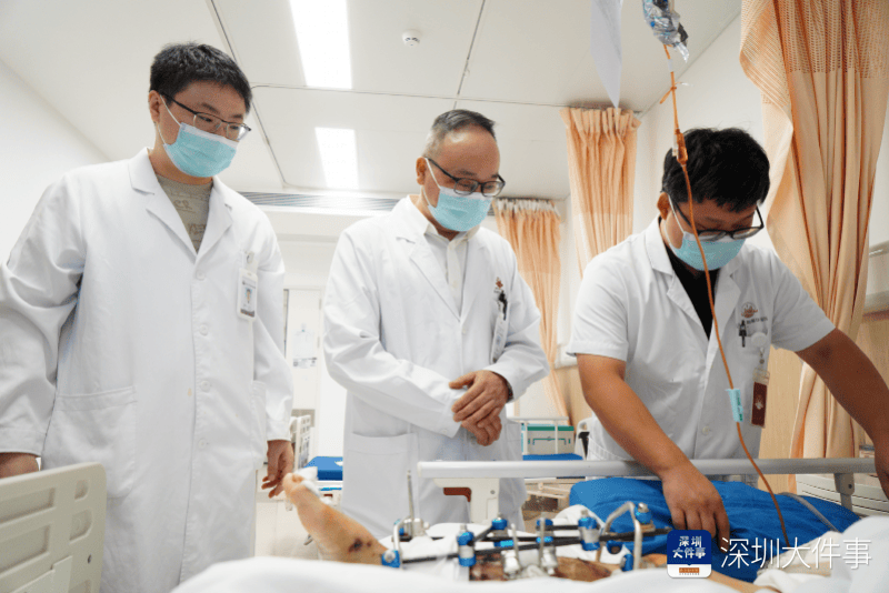 失血过半！深圳男子被三四百斤模具砸到<strong></p>
<p>币安老板</strong>，医生全力抢救