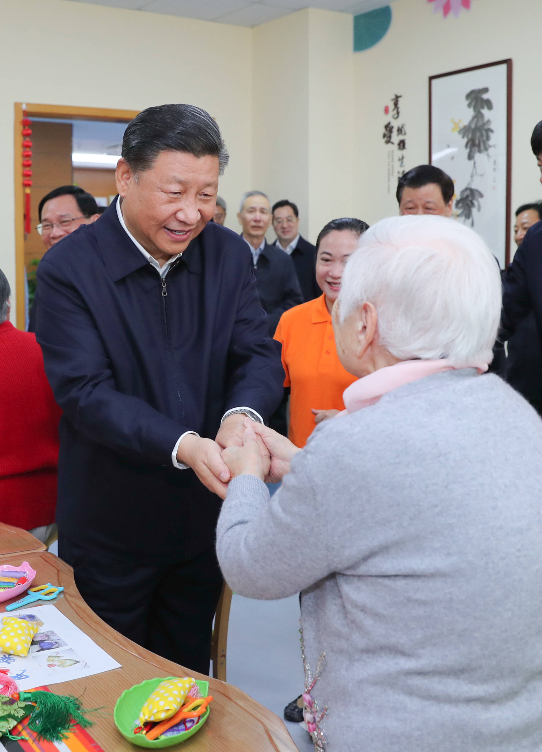 一见·握手的瞬间<strong></p>
<p>币安老板</strong>，不变的情怀