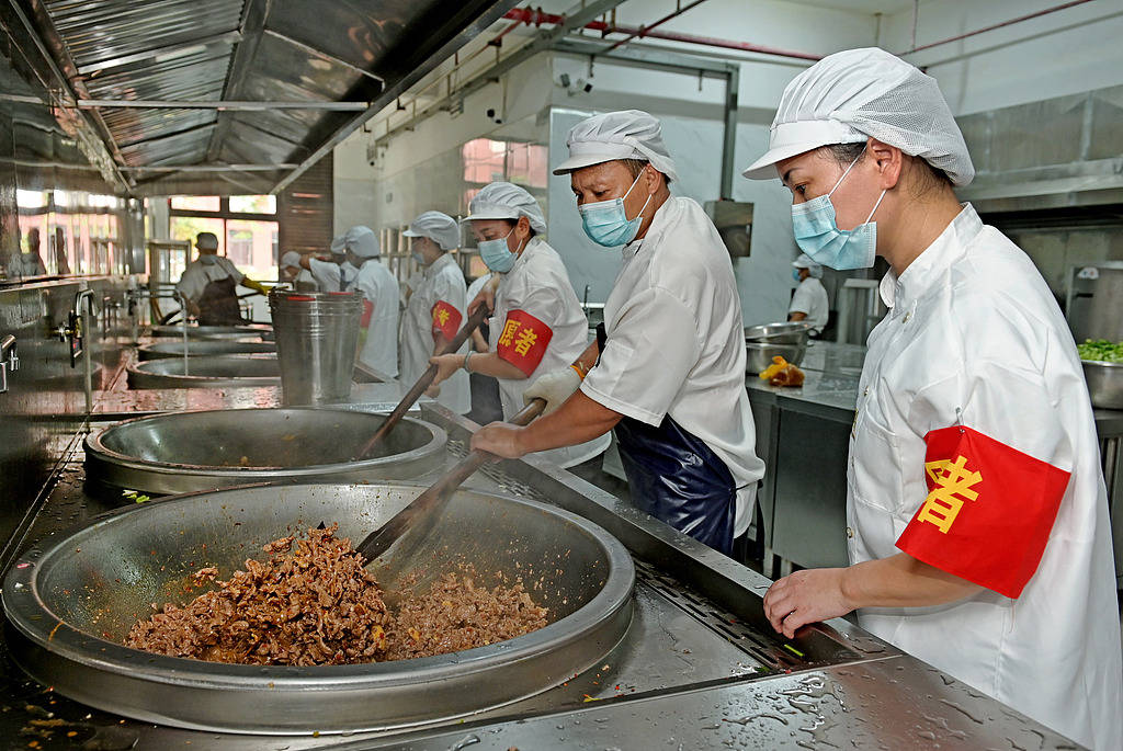教育局局长到校园陪餐每月至少一次<strong></p>
<p>币安有哪些币</strong>，别搞成形式主义