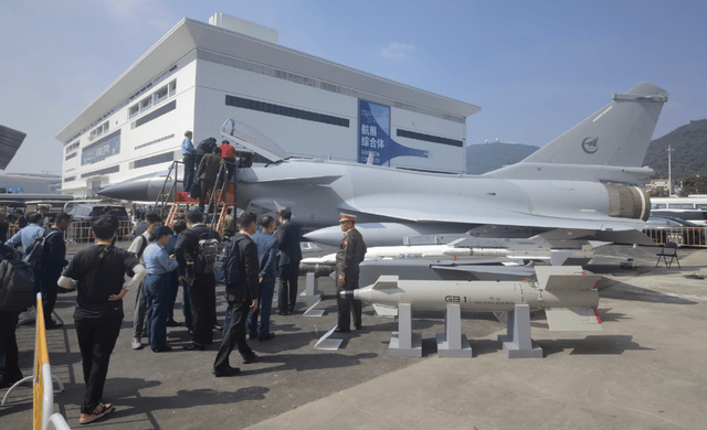 歼10CE才是最大赢家？航展首日被包围<strong></p>
<p>Binance官网</strong>，伊朗空军司令登机满脸幸福
