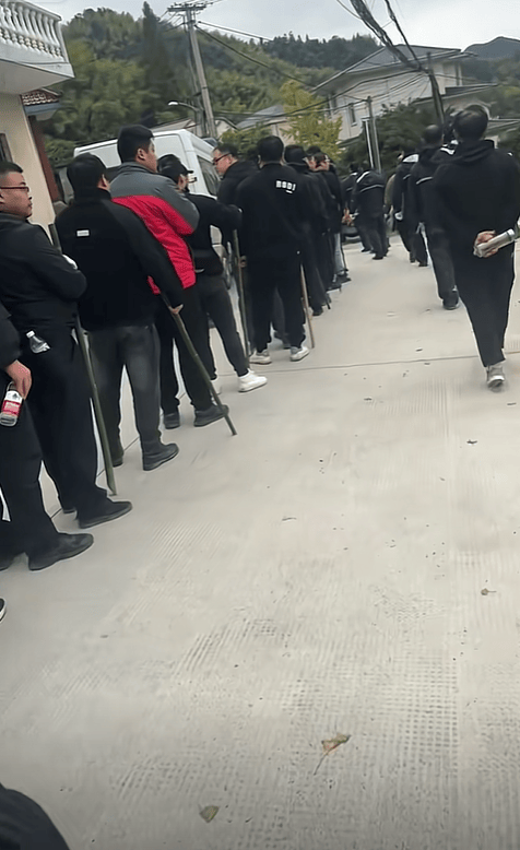 浙江诸暨重大刑案54岁徐一平在逃<strong></p>
<p>币安交易流程</strong>，警方悬赏3万追凶！村民：他杀妻并碎尸