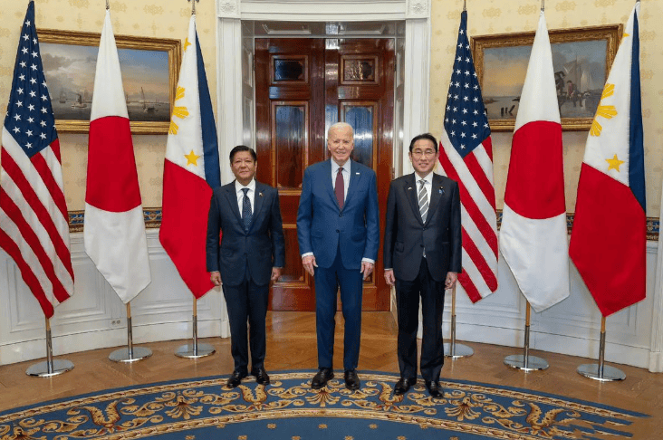 南海进入混合战<strong></p>
<p>安币资本</strong>，菲引发众怒，马来西亚打反击战