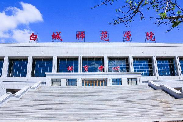 吉林一高校拟推“女生应主动微笑点头”礼仪规范<strong></p>
<p>安币资本</strong>，校方回应：只是倡导，并非强制执行