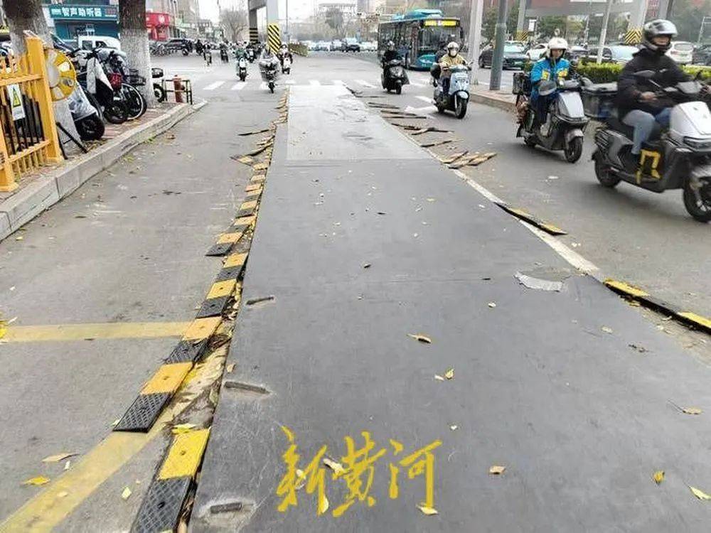 济南一路段钢板湿滑<strong></p>
<p>狗狗币安卓钱包</strong>，小伙儿摔伤毁容，多方回应