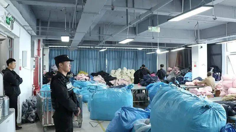 吊牌全造假！大量进入酒店、民宿！厂家自曝：成本不到40元<strong></p>
<p>币安结算</strong>，俩月售出6万件