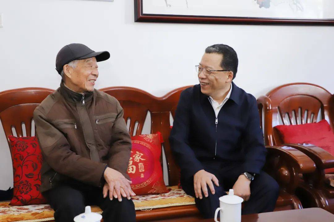 履新黄山市委书记首日<strong></p>
<p>币安汇率</strong>，丁纯第一时间走访看望老同志