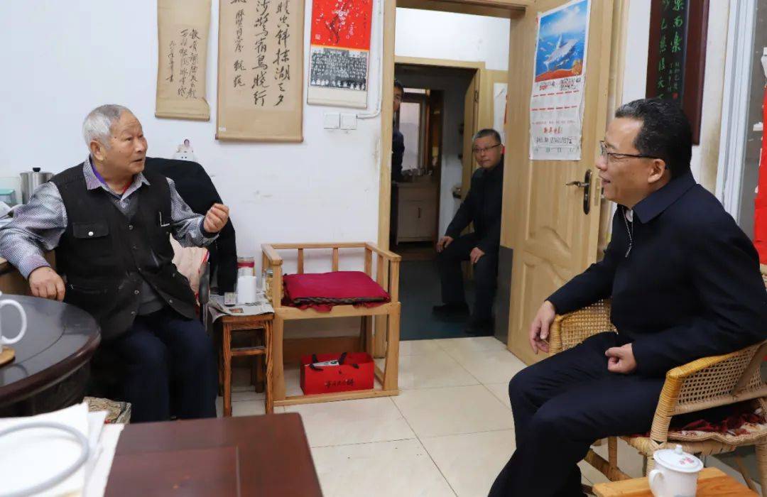 履新黄山市委书记首日<strong></p>
<p>币安汇率</strong>，丁纯第一时间走访看望老同志