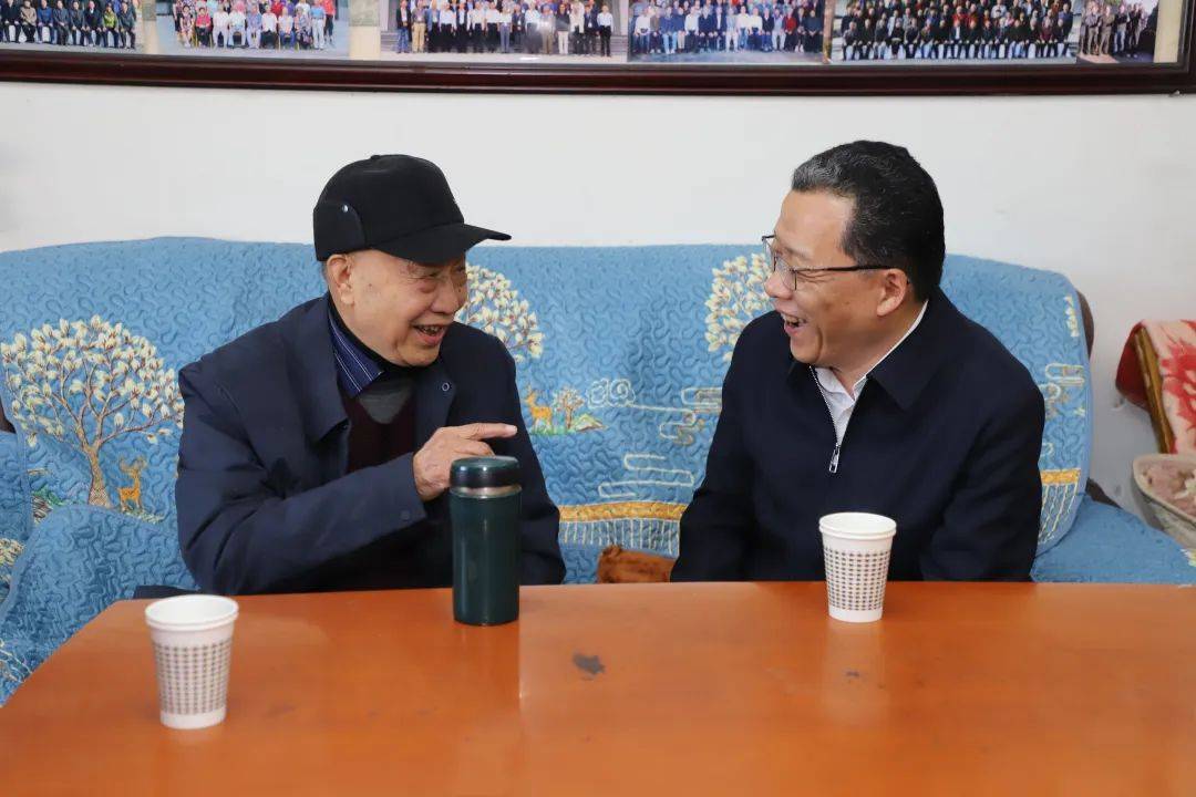 履新黄山市委书记首日<strong></p>
<p>币安汇率</strong>，丁纯第一时间走访看望老同志