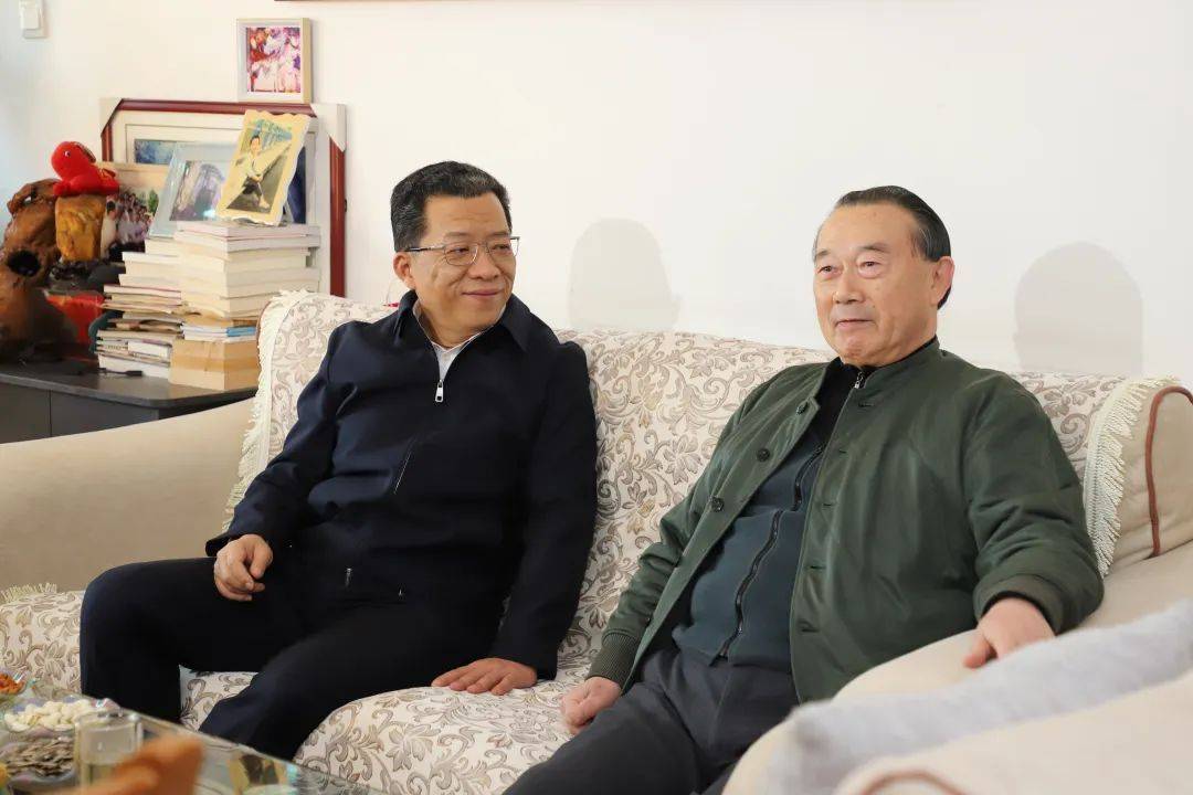 履新黄山市委书记首日<strong></p>
<p>币安汇率</strong>，丁纯第一时间走访看望老同志