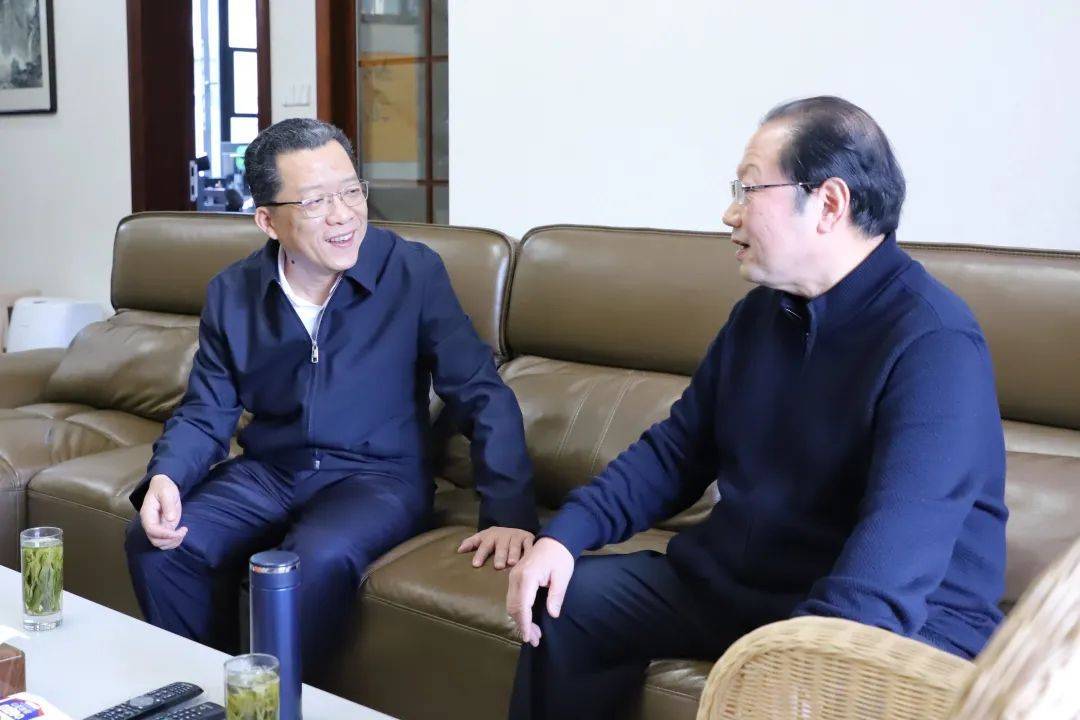 履新黄山市委书记首日<strong></p>
<p>币安汇率</strong>，丁纯第一时间走访看望老同志