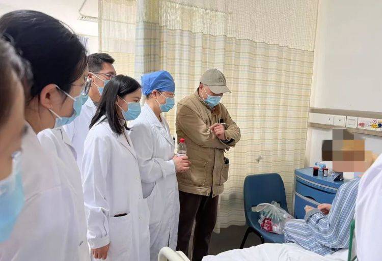 半夜爬到大腿<strong></p>
<p>币安法币交易</strong>！年轻女子体内排出10米长虫：我居然把它养得这么肥