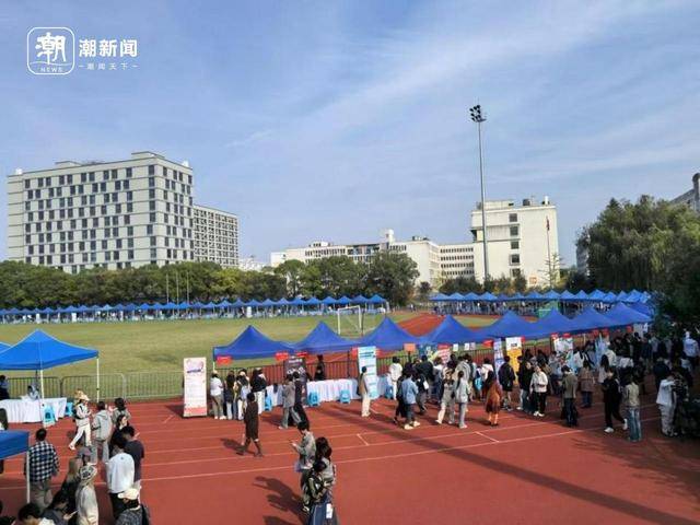 四个月赶了15场招聘会<strong></p>
<p>币安最新消息</strong>，发了100多份简历，秋招就是应届生的“战场”