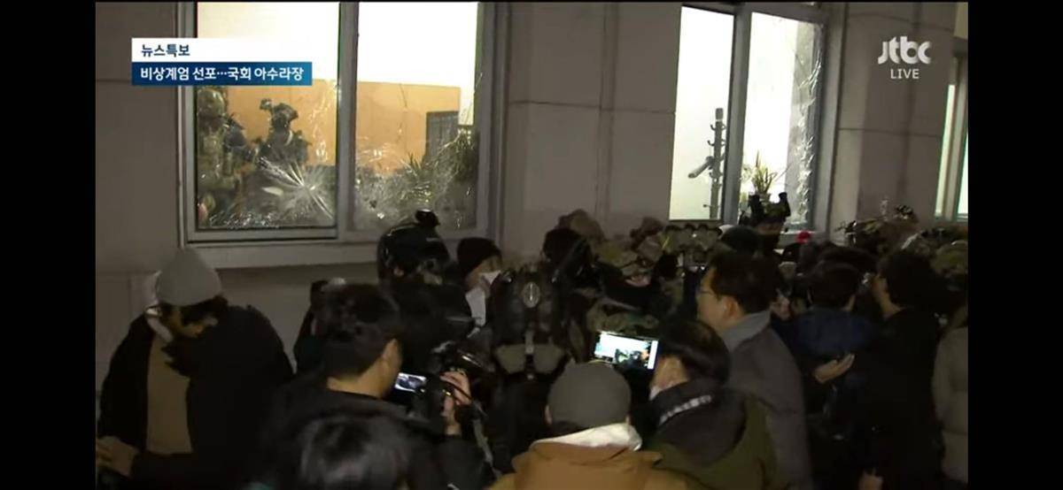 参与戒严的部队被韩国媒体认出<strong></p>
<p>币安最新消息</strong>，为707特种部队，是《太阳的后裔》中的原型