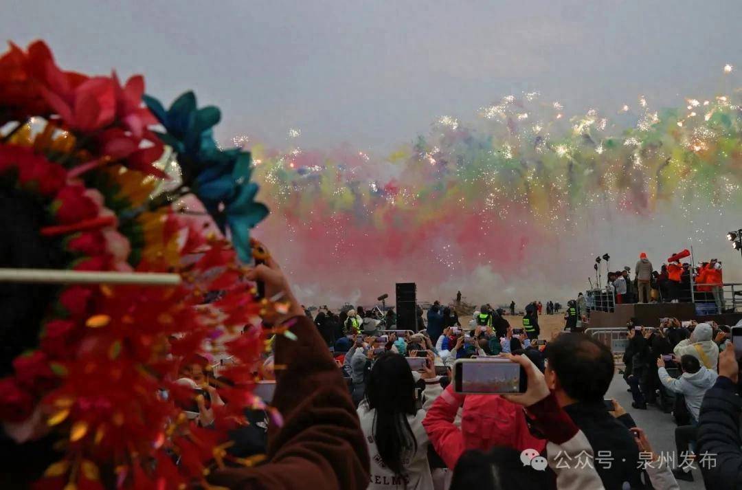 蔡国强烟花秀大量无人机坠海<strong></p>
<p>币安币线图</strong>，网友直呼遗憾，本人回应