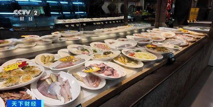 火热<strong></p>
<p>币安币线图</strong>！年夜饭价格普遍下调 除夕午餐预订量也“爆单”