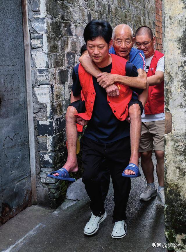 瞭望·治国理政纪事｜“<strong></p>
<p>币安币线图</strong>我也是个老基层”