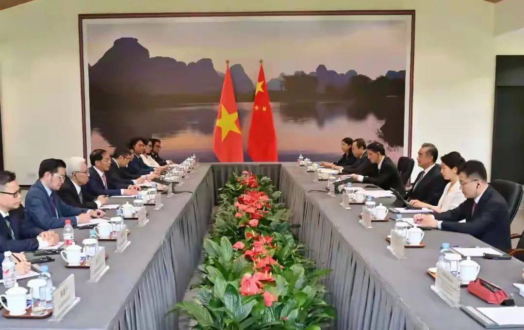 黄岩岛全剧终<strong></p>
<p>币安交易</strong>，人民日报通电菲国，中方竖起铁墙，美特殊船只出动