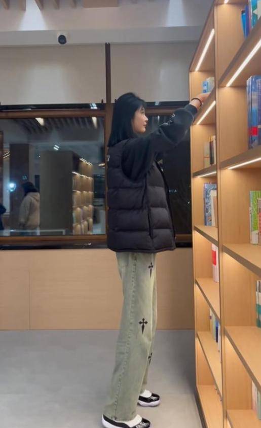 女孩身高2米26貌美如花<strong></p>
<p>币安合约</strong>，妈妈天天发愁：白长这么漂亮，没人敢追