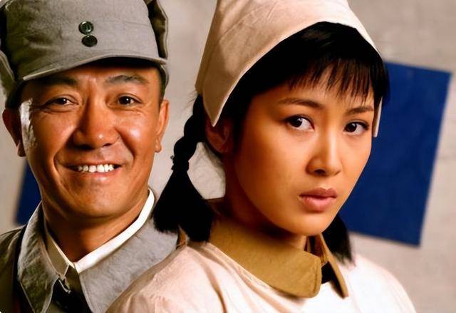 富商周旭辉<strong></p>
<p>货币与币安</strong>，44岁娶小12岁女星童蕾，获刑3年后，妻女过得如何？