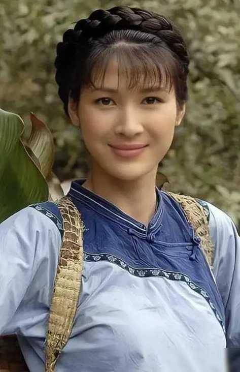 富商周旭辉<strong></p>
<p>货币与币安</strong>，44岁娶小12岁女星童蕾，获刑3年后，妻女过得如何？