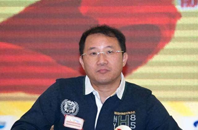 富商周旭辉<strong></p>
<p>货币与币安</strong>，44岁娶小12岁女星童蕾，获刑3年后，妻女过得如何？