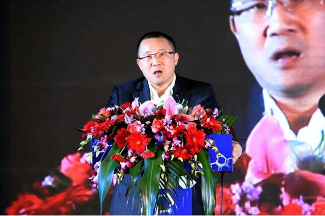富商周旭辉<strong></p>
<p>货币与币安</strong>，44岁娶小12岁女星童蕾，获刑3年后，妻女过得如何？