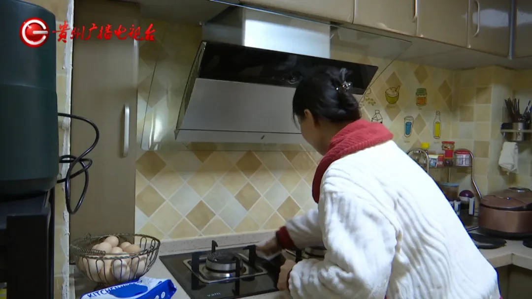 恶心坏了！贵阳一女子家中被扔进一颗“炸弹”<strong></p>
<p>货币与币安</strong>，残羹剩饭炸开花