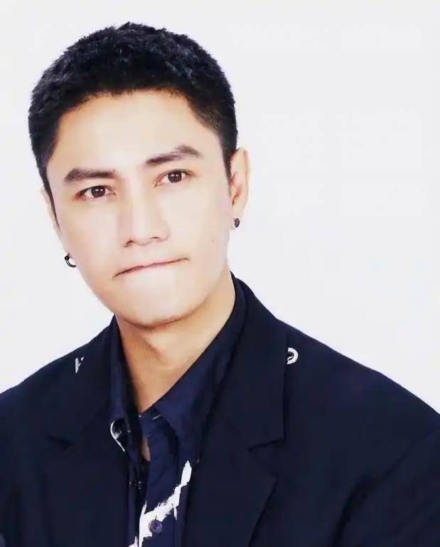 陈坤的儿子已成年<strong></p>
<p>币安钱包地址</strong>，容貌开始显现母亲的基因，像谁可以认得出吗？