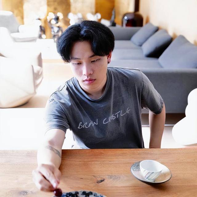 陈坤的儿子已成年<strong></p>
<p>币安钱包地址</strong>，容貌开始显现母亲的基因，像谁可以认得出吗？